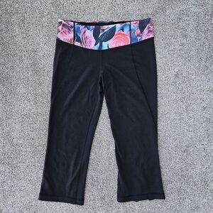 Lululemon Gather & Crow Crop Full-On Luon Black Secret Garden Floral Womens 6